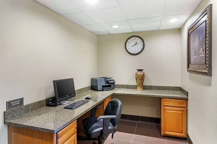 Business Center 34 of 37