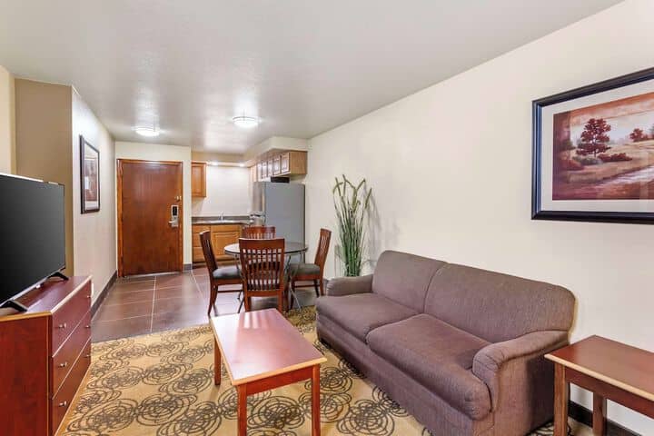 Room 15 of 37